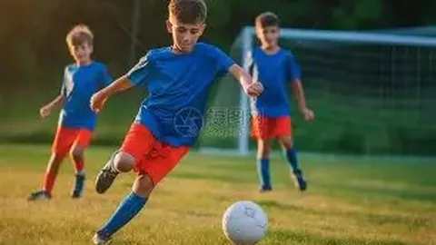 窦唯次女短发造型首度亮相，神似父亲风采独特