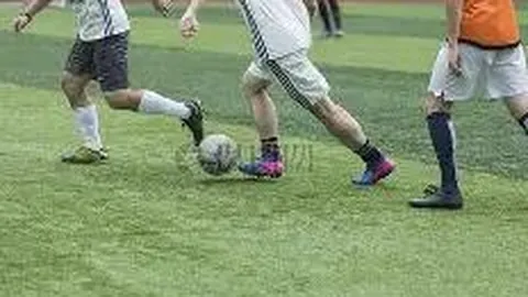 库里重返赛场贡献23分双响炮，四分球加绝杀三分，大通中心球迷齐声呼唤MVP