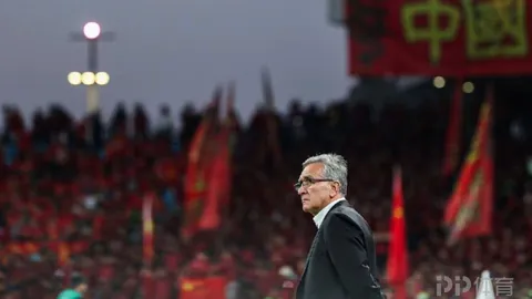 首钢队外援汉密尔顿庆生，球队集体喊话：把握机会，勇敢进攻