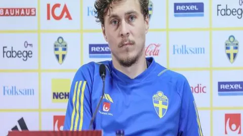 英超星光熠熠：第15轮风云人物，B费、谢尔基、福登、西蒙斯领跑最佳球员角逐！